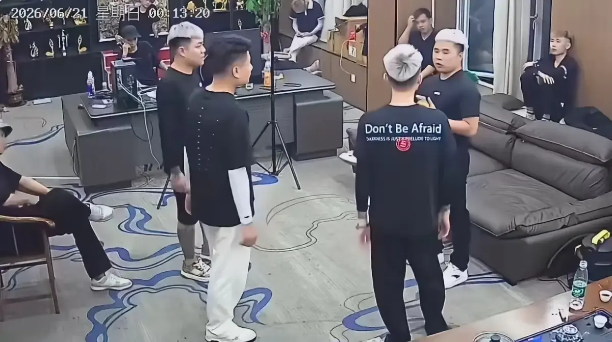 免费看《陈虎任荣少冲突后续》，高清呈现陈虎任荣少冲突后续剧情，全过程视频在线播放，网盘资源持续有效