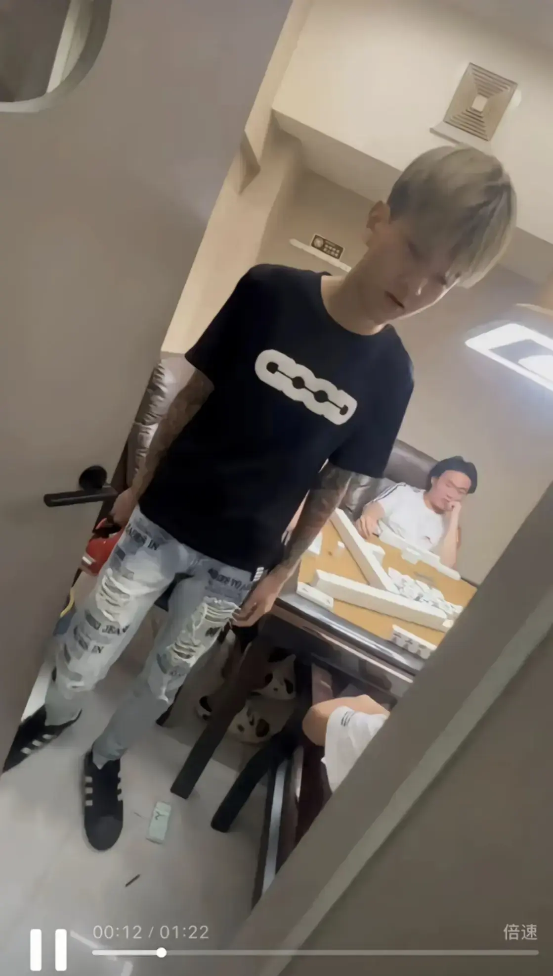 《国服达摩潮汕网红事件》全片-麻将室3秒18拳HD高清视频-女票被摸手引发冲突完整过程