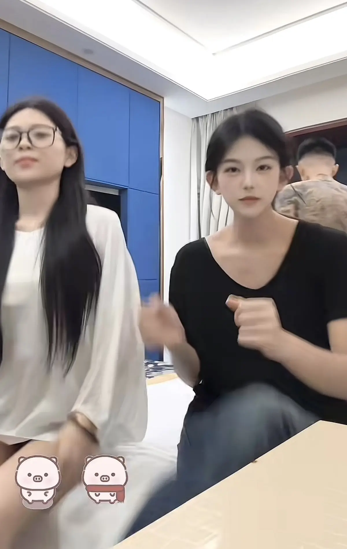 《小女王和诗颖陈美娇》蓝光高清完整版在线看_《小女王和诗颖陈美娇之校园风云》无广告迅雷下载 - 1v3反杀情节太精彩，不容错过！