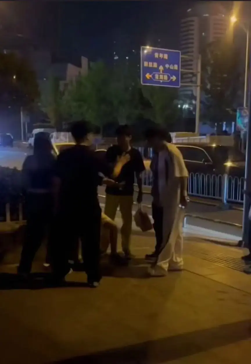 《徐州人打俄罗斯人视频》无广告流畅在线观看