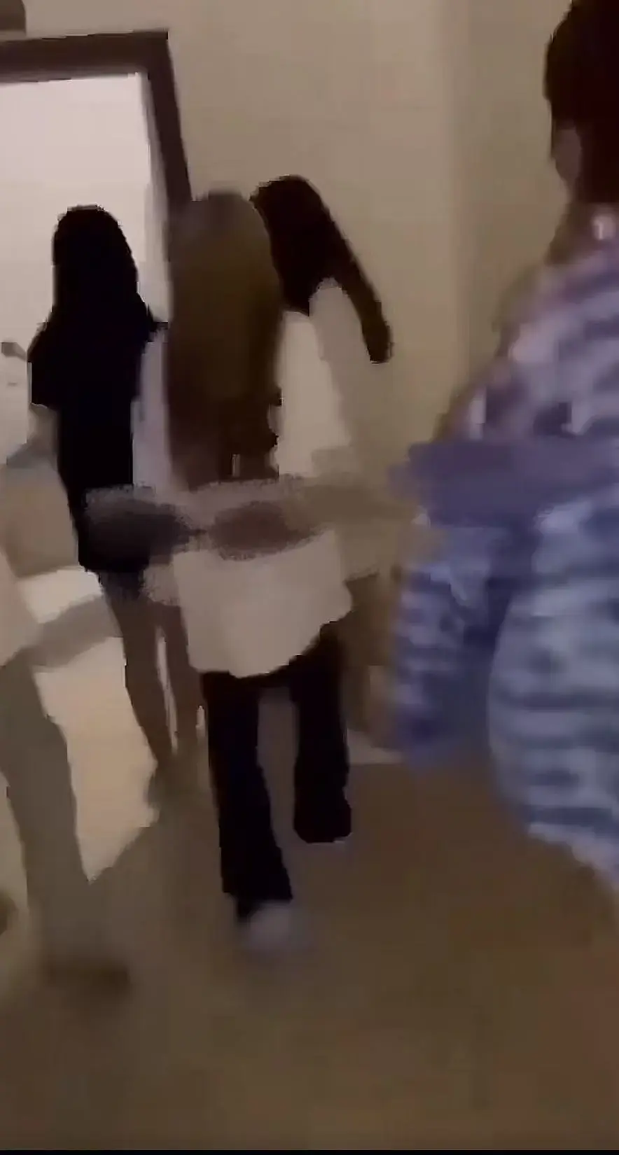《四川高中女厕所争夺战》HD高清免费观看_厕所保卫战超火视频资源_最新未删减完整版_《四川高中女厕所争夺战》免费在线看！